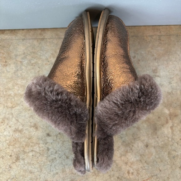Ugg Copper Bronze Fuzzy Slippers Size 6 - Picture 7 of 9